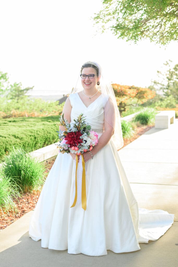 A bride smiles during her Bountiful Temple bridal session with Salt Lake photographer Jodi Cornwall Photography.