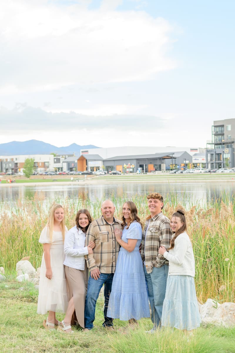 Daybreak Lake family session with family of six laughing together